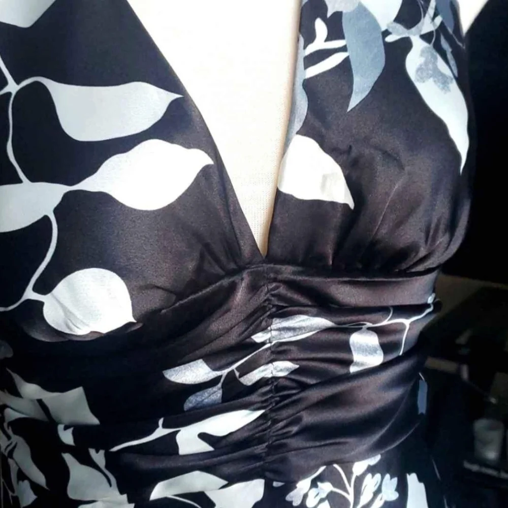 Womens Black/Silver Halter Dress (7) - Picture 5 of 7